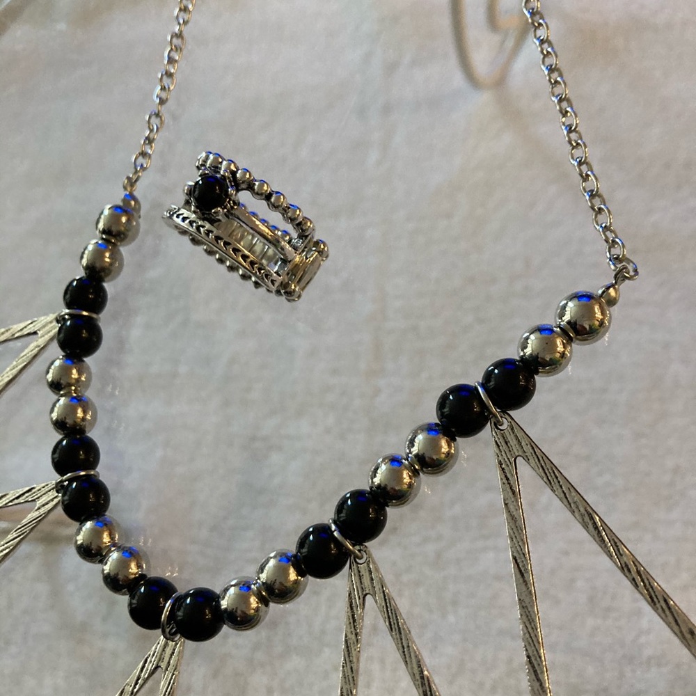 Silver necklace w earrings n ring